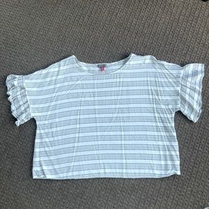 Short sleeve, light weight top